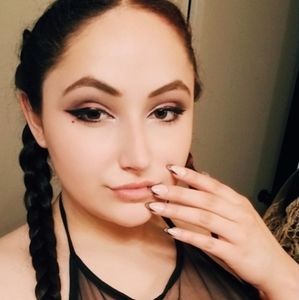 Meet your Posher, Courtney